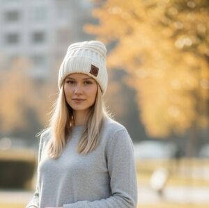 Unisex Slouchy Beige Soft Stretch Cable Knit Beanie Hat ~ NWOT